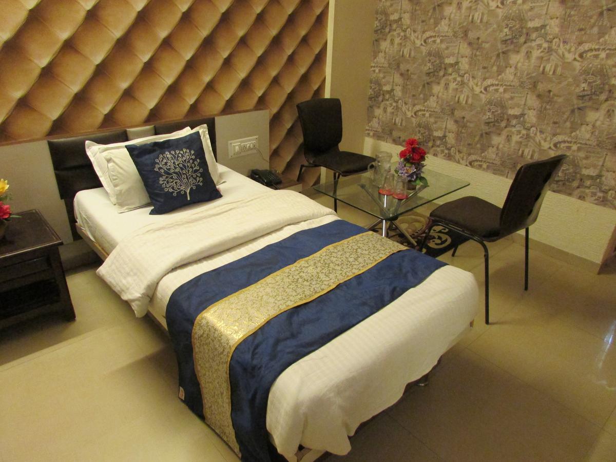 Hotel Neelkanth Residency 간디나가르 외부 사진