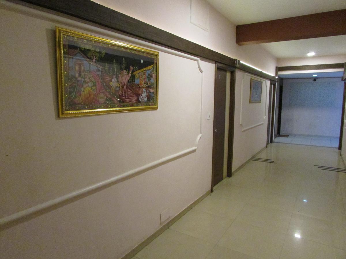 Hotel Neelkanth Residency 간디나가르 외부 사진