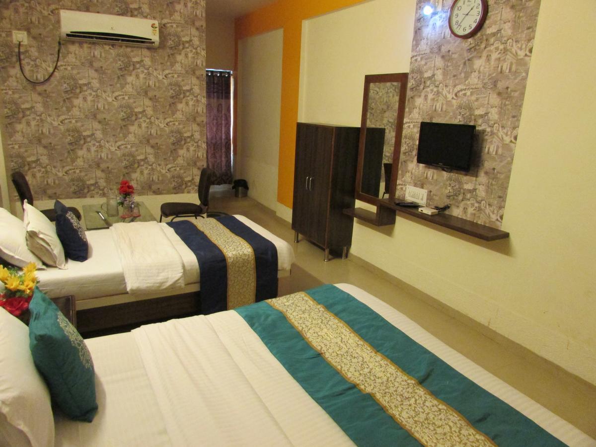 Hotel Neelkanth Residency 간디나가르 외부 사진