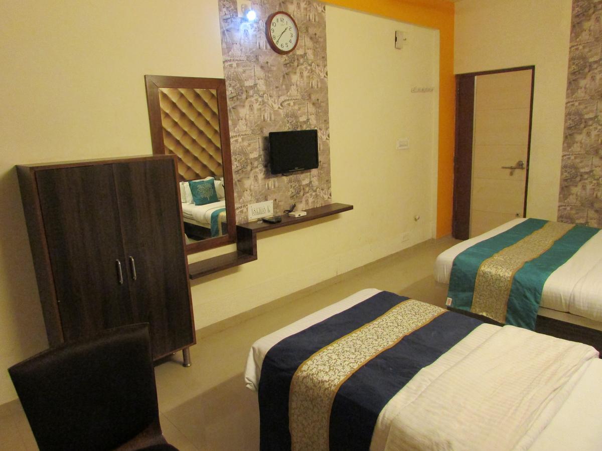 Hotel Neelkanth Residency 간디나가르 외부 사진