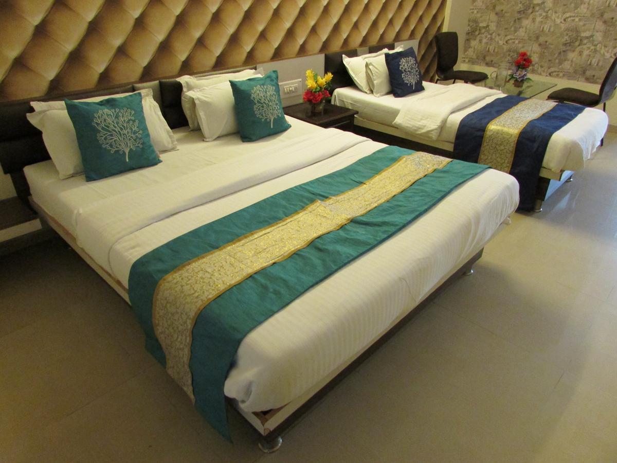 Hotel Neelkanth Residency 간디나가르 외부 사진